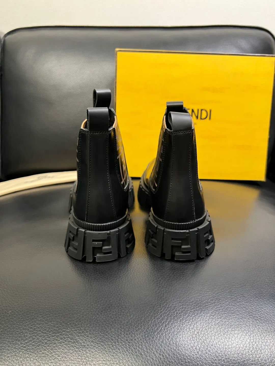 Men's shoes 💰900 FENDI High-quality top craftsmanship, Fendi boots high-top counter synchronization, original factory configuration imported Italian cowhide fly-knit fabric, imported cowhide lining, breathable and comfortable, soles: original soles specially provided by the original factory, original factory and single goods are welcome to compare, code number 39-44 (customized 38 45)